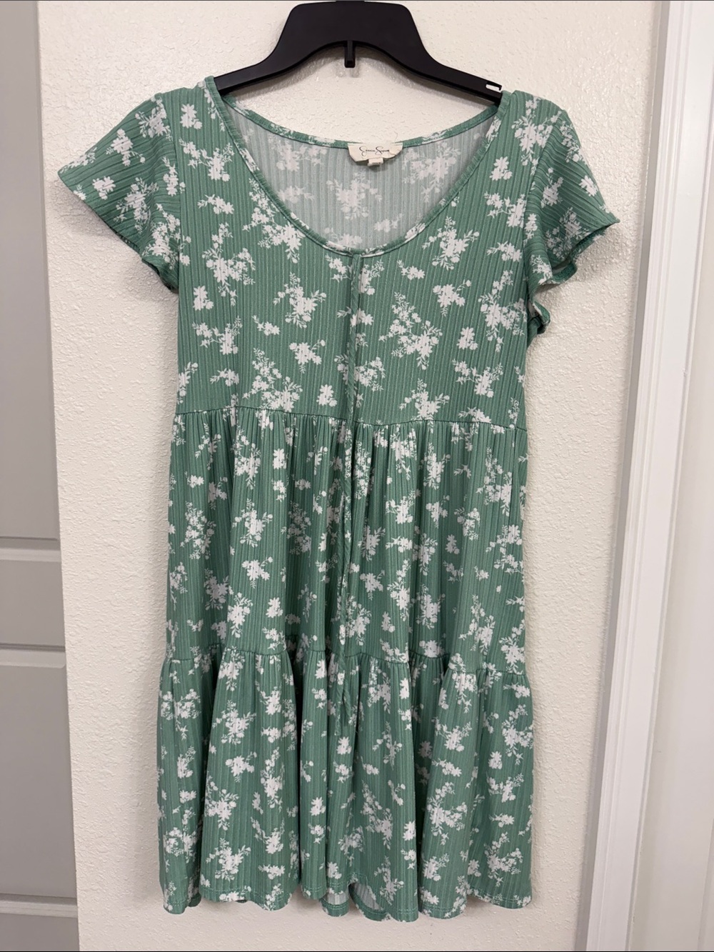 Jessica Simpson size medium Green Floral Tiered Short Sleeve Dress